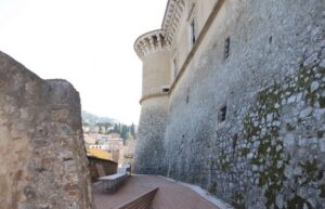 Riqualificazione degli spazi antistanti il castello di Alviano, i bastioni